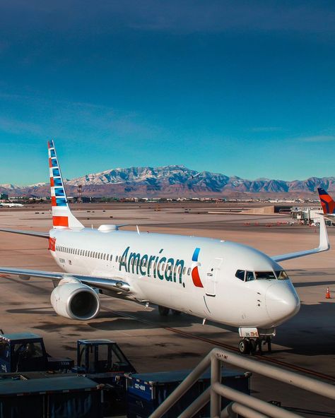 Boeing 737-800 Wallpaper, Bala Tripura Sundari Devi Hd, American Airport, Usa Airport, Eco Project, Pan American Airlines, Airplane Wallpaper, American Air, Mountain Backdrop