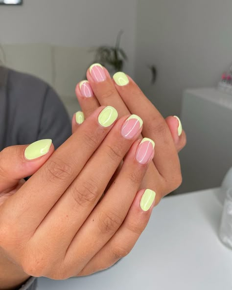 Nail Inspo Two Different Colors, Colored Nail French Tip, Short Spring Nails Simple, Nail Ideas With Short Nails, Colorful Tipped Nails, Summer Gel Mani, Nail Green Ideas, Cute Nail Gel Ideas, Really Short Summer Nails