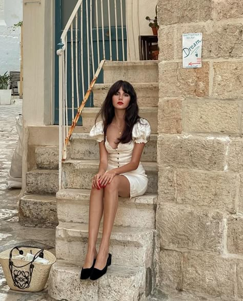 Chic Travel Style, Summer Vacation Style, French Girl Chic, Female Transformation, Spanish Fashion, Travel Outfit Summer, Long Hair With Bangs, French Girl, Divine Feminine