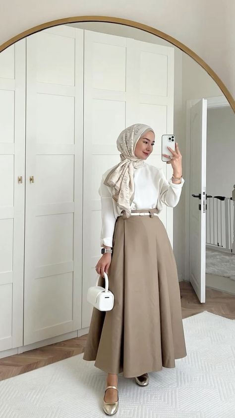 Beige Old Money Outfits, Old Hijab Style, Old Money Modest Outfit Hijab, Modesty Outfits Hijab, Hijab Classic Outfit, Beige Outfits For Women Classy, Skirt Old Money Outfits, Corporate Hijabi Outfit, Old Money Outfits With Skirt