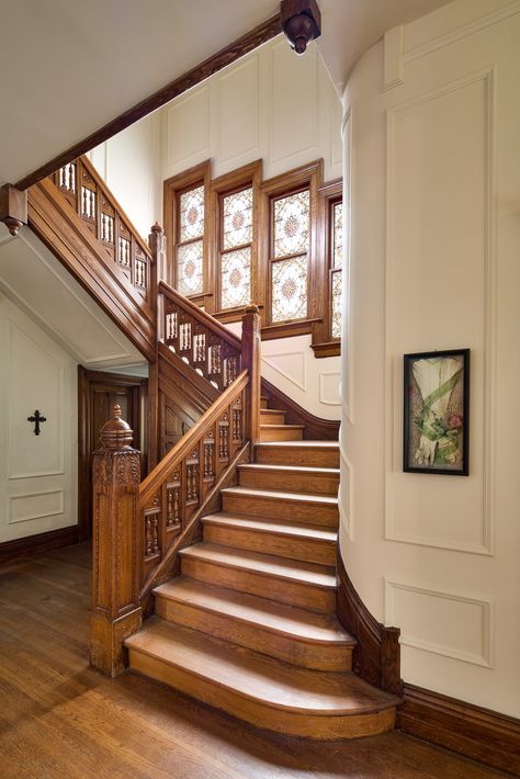 Queen Anne Architectural Photography: San Francisco Bay Area Victorian Staircase Ideas, Wooden Staircase Railing, Victorian Stairs, Victorian Staircase, Staircase Window, Empire Architecture, Living Room Music, Wooden Staircase Design, Staircase Railing Design