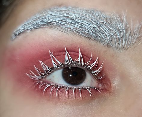 editorial eye makeup look red hot pink eyeshadow white eyelashes lashes eyebrows brows contrast lee felix inspired skz stray kids top kpop Red Eyelashes Makeup, White Mascara Makeup Looks, White Eyebrows Makeup, White Lashes Makeup, White Silver Makeup, White Mascara Looks, White Mascara Makeup, White Eyelashes Makeup, Red And White Makeup