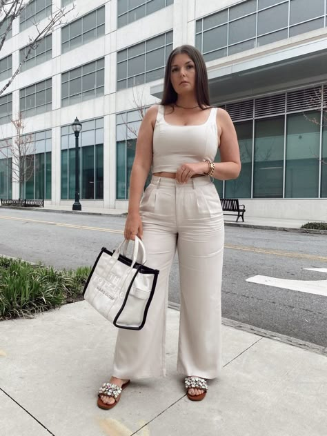 Buchi Fresa Outfits Plus Size, Feminine Outfit Curvy, Spring Fashion Mid Size, Curve Summer Outfits, Elegant Outfit Plus Size, Summer Curvy Outfits, Chic Outfits Curvy, Mid Size Girl Outfits, Plus Spring Outfits