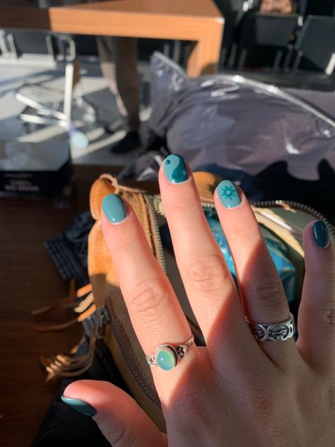 Nails Acrylic Hippe, Cute Earthy Nails, Short Indie Nails, Hippie Acrylics, Cute Hippie Nails, Hippie Acrylic Nail Designs, Boho Short Nails, Earthy Nails Short, Road Trip Nails