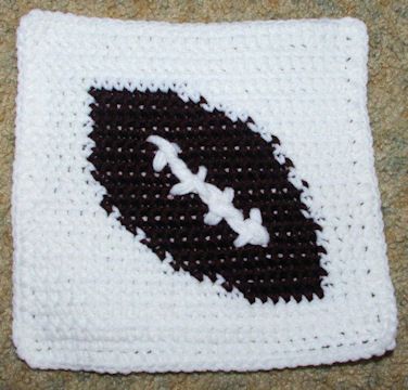 Row Count Football Afghan Square Crochet Pattern. Would also make a great coaster !! Crochet Football Granny Square, Football Granny Square, Crochet Solid Granny Square, Crochet Afghan Squares, Granny Square Ideas, Crochet Granny Squares Patterns, Granny Square Pattern Free, Solid Granny Square, Crochet Football