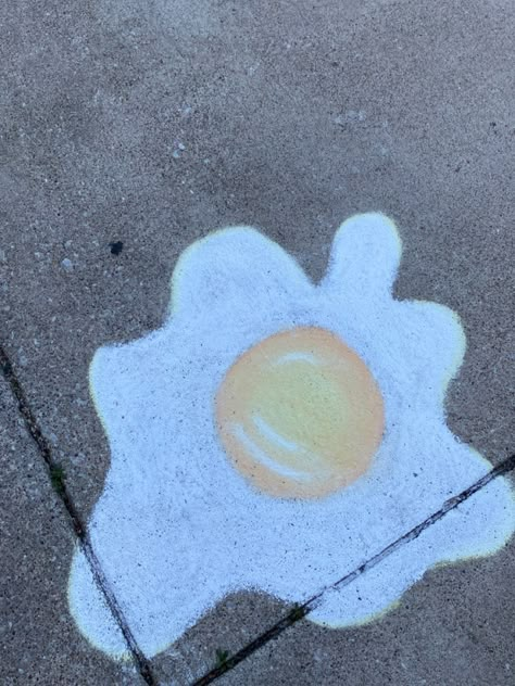 East Chalk Art Ideas, Chalk Art Hopscotch, Ideas To Draw With Chalk, Cute Chalk Doodles, Funny Sidewalk Chalk Art, Cute Sidewalk Chalk Art Easy Summer, Chalk Drawing Ideas Sidewalk, Chalk Drawing Ideas Easy, Cool Easy Chalk Art