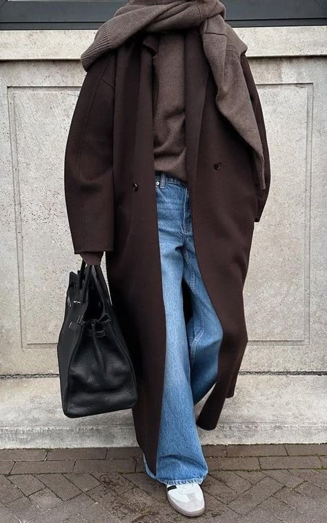 Modern Academia Fashion, Cphfw 2023, Brown Coat Outfit, Adrette Outfits, Chique Outfit, Fest Outfits, Chicago Fashion, Chique Outfits, Looks Party