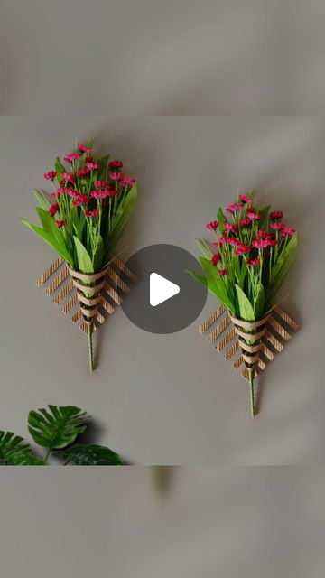 Handmade Flowers Paper Step By Step, Diy Book Stand, Card Board Crafts, Wallhanging Handmade, Cardboard Ideas, Trending Crafts, Board Crafts, Diy Crafts Paper, Crafts Paper Flowers