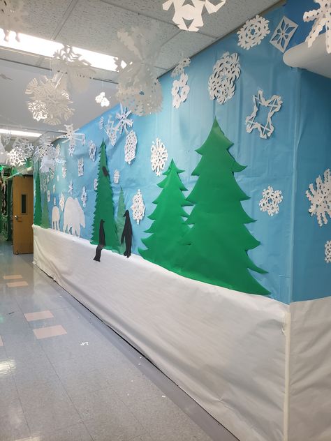 Winter Wonderland Decorations Christmas, Wonderland Festival, Tree Hall, School Hallway Decorations, Christmas Library, Winter Classroom Decorations, Christmas Hallway, Winter Bulletin, Vbs Decorations