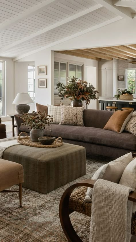 Top 10 Living Room Trends for 2024 - Nikki's Plate Moody Living Room, Brown Couch Living Room, Earthy Living Room, Amber Lewis, Cottage Living Rooms, Living Room Trends, Transitional Living Rooms, Brown Living Room, Decoration Inspiration