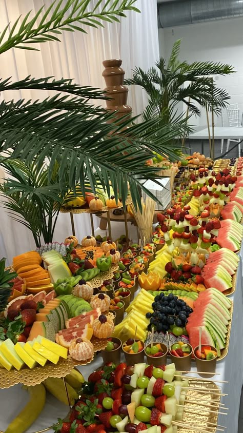 Fruit Salad Buffet, Fruit Table Wedding Display, Charcuterie Fruit Board, Fruit Display Ideas For Party, Fruits Buffet, Wedding Fruit Table, Fruit Display Tables, Fruits Catering, Fruit Platter Ideas Wedding