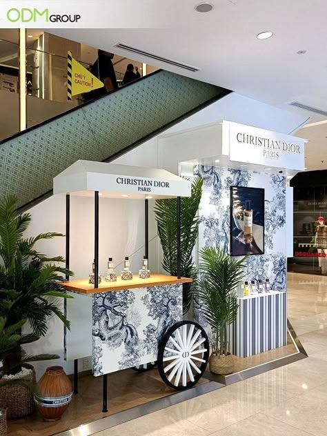 Retail Display Ideas, Cosmetics Display Stand, Event Booth Design, Inmobiliaria Ideas, Promoting Products, Food Cart Design, Visual Merchandising Displays, Retail Displays, Kiosk Design