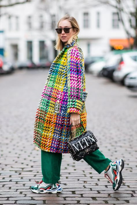 Moda Chic, Cooler Look, Looks Street Style, Green Pants, Mode Inspiration, Colorful Fashion, Winter Style, Autumn Winter Fashion, Street Fashion