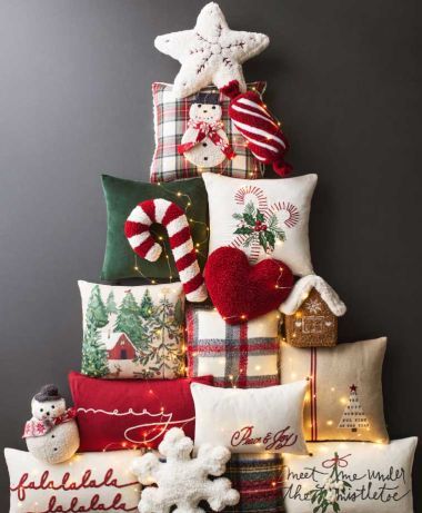 Pottery Barn Christmas Decor, Barn Christmas, Pottery Barn Christmas, Christmas Throws, Barn Design, Christmas Pillows, Holiday Pillows, Christmas Shop, Throw Pillows Christmas