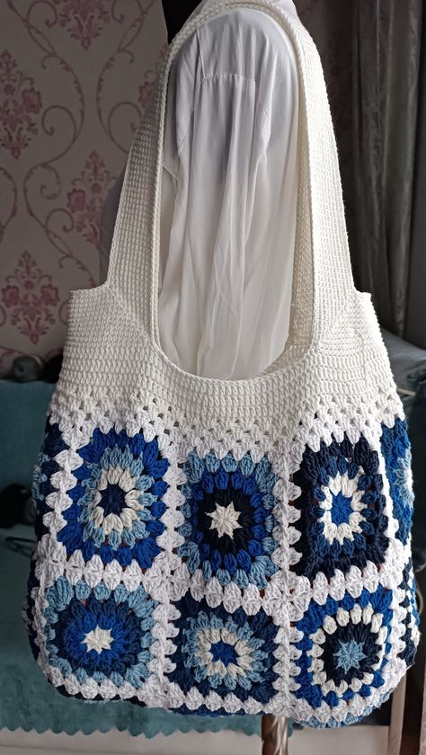 Crochet Tote Bag Ideas, Granny Square Beach Bag, Crochet Large Bag, Granny Square Shoulder Bag, Sac Granny Square, Summer Cloth, Granny Square Häkelanleitung, Crochet Dragon Pattern, Crochet Tote Pattern