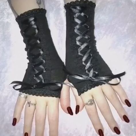 Cute Goth Accessories, Elissabat Outfit, Elissabat Aesthetic, Kawaii Skincare, Makeup Dior, Wired Earbuds, Angel Princess, Me Core, Goth Accessories