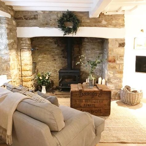 Thatched Cottage Cotswolds (@thatchedcottagecotswolds) • Instagram photos and videos Cosy Cottage Living Room, English Cottage Living Room, Under Floor Heating, Country Cottage Living Room, Cottage Lounge, Cottage House Interior, Cottage Winter, Seeking Lavender Lane, Country Cottage Living