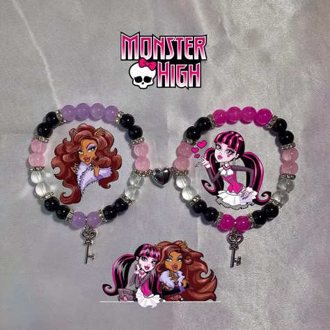 ~* Monster high matching bracelets *~ ——> Available linked in bio 🙈 - - - - #monsterhigh #clawdeenwolf #draculaura #beadedbracelets #braceletbusiness #y2kbusiness #y2kjewelry #braceletsbymar #braceletstacks #insta #explorepage #explorepage✨ Monster High Items, Bracelet Ideas Best Friends, Draculaura Bracelet, Monster High Bracelet, Character Bracelets, Monster High Crafts, Girly Bracelets, Diy Kandi Bracelets, Pony Bead Bracelets