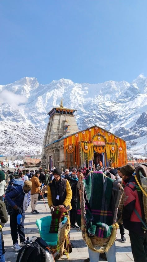 Uttarakhand Kedarnath Aesthetic Wallpaper, Kedarnath Temple Aesthetic, Kedarnath Snap, Kedarnath Temple Photography, Kedarnath Aesthetic, Kedarnath Temple Wallpaper, Kedarnath Travel, Mountain Person, Mumbai Trip