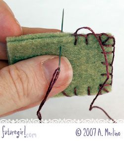 An excellent tutorial on the blanket stitch. Better to have this more than once than not at all! Diy Sy, Sew Ins, Crazy Quilting, Penny Rugs, Wool Projects, Sewing Stitches, Wool Crafts, Crafts Projects, Wool Applique