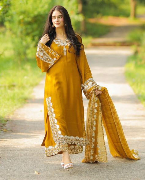 Haldi Dress, Haldi Outfits, Haldi Outfit, Latest Dress Design, Pakistani Fancy Dresses, Pakistani Dresses Casual, Sharara Suit, Beautiful Pakistani Dresses, Salwar Kamiz