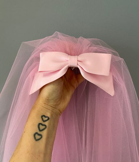 "This pretty bubble gum  pink short wedding veil is made in two layer of pink tulle.  The layers measure 15\"(38cm)and 17\"(43cm) The veil has a lovely fullness but not quite as full as our bouffant veils. The metal hair comb if finished off with a paler pink satin bow that measure 5\"(12.8cm) and 7.5\"(19cm) at the tails  It's a lovely statement veil. If you need a sample to match your outfit just let us know.  We are always up for a custom veil too so if your dream veil is on a different colou Veil With Bow, Statement Veil, Short Wedding Veil, Custom Veil, Pink Veil, Wedding Veils Short, Short Veil, Eclectic Wedding, Wedding Veil Accessories