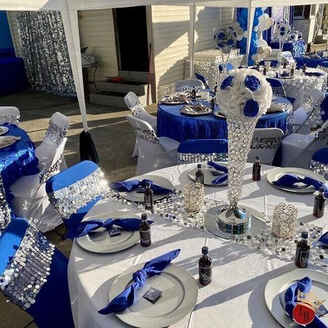 Royal Blue Wedding Decorations, Silver Wedding Theme, Blue Silver Weddings, Wedding Table Layouts, Event Decor Ideas, Blue Table Settings, Party Decorations Table, Vases Flowers, Wedding Table Setup