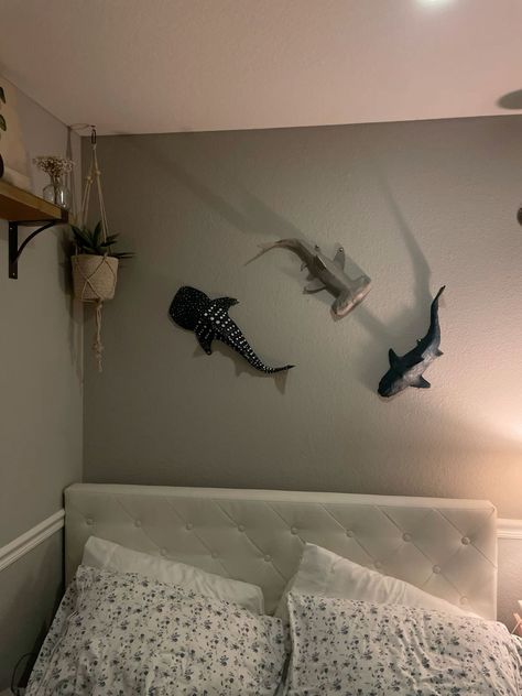 Shark Ocean Bedroom, Sea Life Room Ideas, Wall Whale Shark Cardboard, Paper Mache Shark Wall, Shark Diy Decor, Marine Bedroom Ideas, Shark Themed Room Aesthetic, Surfing Room Ideas Bedrooms, Dark Beach Bedroom