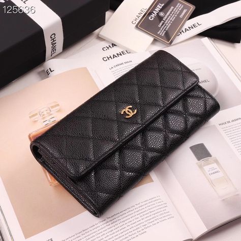 Channel Wallets, Huda Beauty Eyeshadow, Chanel Handbags Classic, Business Woman Quotes, Branded Wallets, Best Purses, School Accessories, Luxury Purses, Chanel Wallet