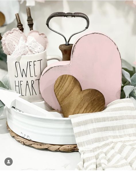 Valentine Wood Crafts, Boho Valentine, Valentines Crafts, Dollar Tree Decor, Diy Valentines Crafts, Centerpiece Ideas, St Valentin, Pink Decor, Valentines Day Decorations