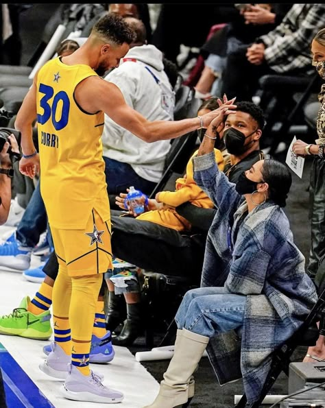 Ayesha And Steph Curry Aesthetic, Nba Gf Aesthetic, Wag Aesthetic Basketball, Basketball With Girlfriend, Basketball Wag Aesthetic, Nba Wag Aesthetic, Nba Girlfriend Aesthetic, Basketball Girlfriend Aesthetic, Nba Girlfriend