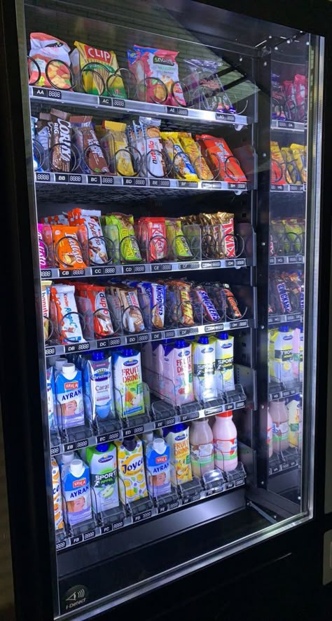 School Vending Machine, Vending Machine Aesthetic, Vendor Machine, Vending Machine Design, Luna Bars, Vending Machines For Sale, Vending Machine Snacks, Snack Machine, Vending Machine Business