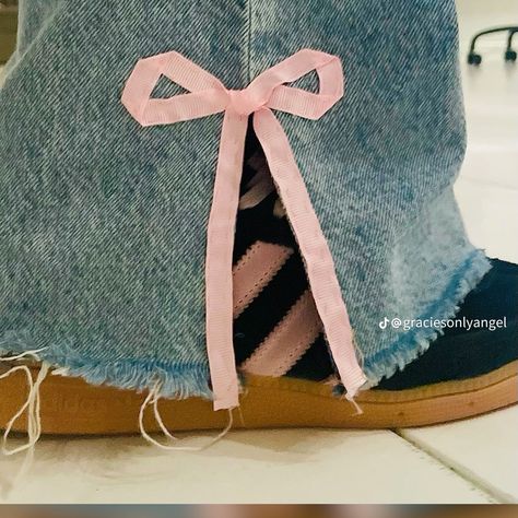 Touch of bows Jeans Hem, A Outfit, Denim Diy, The Fashion, Latest Fashion Trends, Make Your Day, Latest Fashion, Ribbon, Fashion Trends