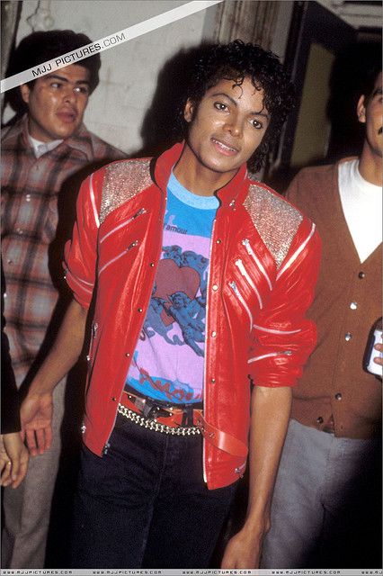 #MichaelJackson Michael Jackson Beat It, Thriller Michael Jackson, Comfy Walking Shoes, Macaulay Culkin, Photos Of Michael Jackson, Michael Jackson Thriller, Michael Jackson King Of Pop, Innocent Man, Michael Jackson Pics