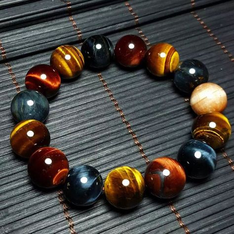 Gemstone Bracelets Ideas, Macrame Gemstone, Mens Bracelet Designs, Men's Earrings, Bracelets Macrame, Eye Bracelets, Bracelets Ideas, Diy Gemstone, Titanium Bracelet