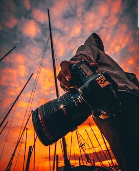 Camera Wallpaper, Perspective Photography, Portrait Photography Men, Photography Pics, Creative Photography Techniques, Camera Shots, Low Angle, Sun Set, Cute Photography