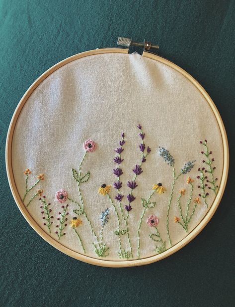 #wildflowers #embroidery #wildflowerembroidery #art #hoopart #stitchwork #flowers #flowerembroidery Dainty Floral Embroidery, Wildflower Embroidery Tutorial, Embroidery Flower Border, Embroider Wildflowers, Wildflower Embroidery Pattern, Vysivani Flowers, Wild Flowers Embroidery, Embroidery Inspiration Flowers, Embroidered Flowers Simple