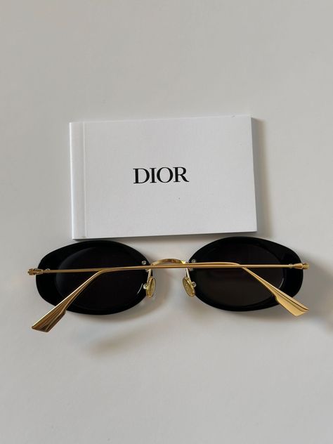 Sun Glasses 2024, Pretty Sunglasses, Classy Glasses, Fancy Glasses, Glasses Inspiration, Trendy Glasses, Fashion Eye Glasses, Stylish Glasses, Dior Sunglasses