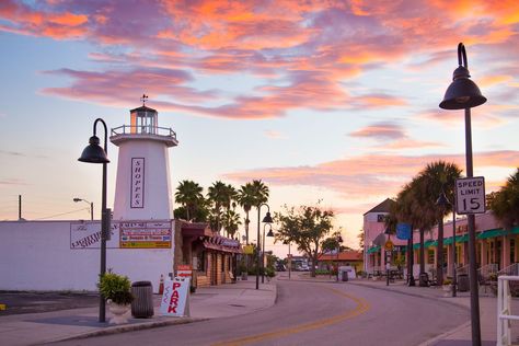 20 Best Things To Do in Tarpon Springs, Florida Finding Jobs, Tarpon Springs Florida, Christmas Towns, Springs Florida, Dutch Windmills, Tarpon Springs, Downtown Miami, Colonial Architecture, Florida Georgia