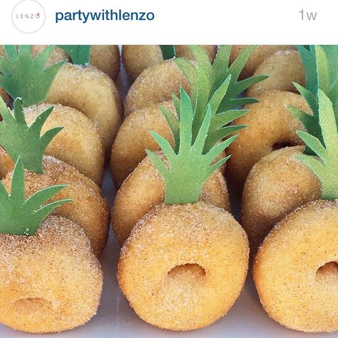 Pineapple shower or party food ideas | pineapple donut dessert inspiration for party menu Easy Luau Decorations, Hawai Party, Tropisk Fest, Nye 2024, Pineapple Birthday, Aloha Party, Flamingo Birthday Party, Luau Birthday Party, Hawaiian Birthday Party