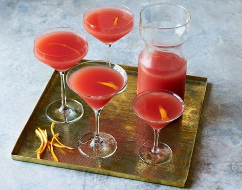 If your friends have never tried blood orange juice, this drink is a delicious way to introduce them to this special winter citrus that tastes like a combo of oranges and raspberries. Hanukah Appetizers, Black Hole Art, Hannukah Recipes, Orange Cosmos, Cosmopolitan Recipe, Cosmo Recipe, Ina Garden, Window Cookies, Hanukkah Dinner