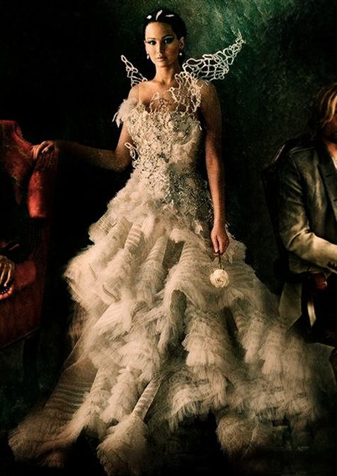 Hunger Games. Jennifer Lawrence Trash Fashion Ideas, Hunger Games Wedding, Hunger Games Johanna, Chic Mood Board, Hunger Games Capitol, Capitol Fashion, Hunger Games Outfits, Hunger Games Problems, Hunger Games Fashion