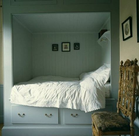 a bed in a nook.  For someone like me who needs to sleep with their back to a wall and likes enclosed spaces, this is perfect if you add some heavy curtains for sleeping in on the weekends Bed Enclosed By Curtains, Sleep In Closet, Bed In Cupboard, Recessed Bed In Wall, Bed Nooks Built In, Enclosed Bed For Adults, Bed In Wall Nook, Beds In Closets Ideas, Queen Bed Nook