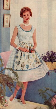 Perfect housewife uniform dress and apron Housewife Dress, 1950s Housewife, Cobbler Aprons, Stepford Wife, Vintage Housewife, 1950s House, 1950 Fashion, Retro Housewife, Dress History