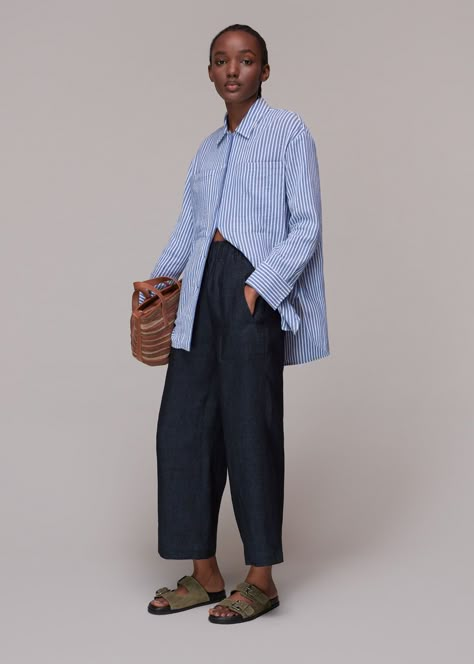 Crop Linen Pants Outfit, Blue Stripe Shirt Women Outfit, Navy Linen Pants Outfit Summer, Linen Pants Outfits For Women, Navy Linen Trousers Outfit, Striped Shirt Outfit Woman, Blue Stripes Shirt Outfit, Navy Pants Outfit Women, Shanghai Outfit