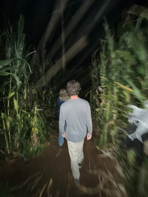 Halloween Maze Aesthetic, Fall Haunted House Aesthetic, Haunted House Friends Aesthetic, Haunted Corn Maze Aesthetic, Corn Maze At Night, Halloween Corn Maze, Pumpkin Patch At Night, Haunted House Pictures Friends, Haunted House With Friends