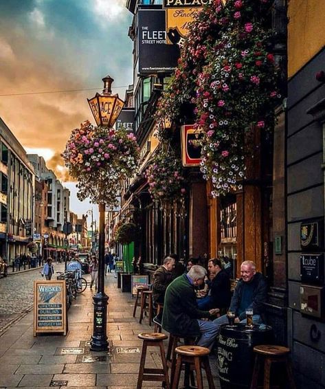 Spring in Dublin, Ireland. Inspiring Irish scenery. Have you been to beautiful lands of Ireland? Irish Aesthetic, Temple Bar Dublin, Ireland Aesthetic, Visit Dublin, Ireland Photography, Temple Bar, Ireland Vacation, Ireland Trip, Visit Ireland