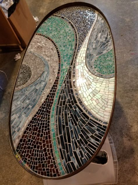 Mosaic Tile Table Top, Mosaic Coffee Table Ideas, Mosaic Tables Ideas, Mosaic Coffee Table Diy, Mosaic Table Top Diy Outdoor, Diy Mosaic Table Top, Mosaic Table Top Designs, Mosaic Patio Table, Boho Mosaic