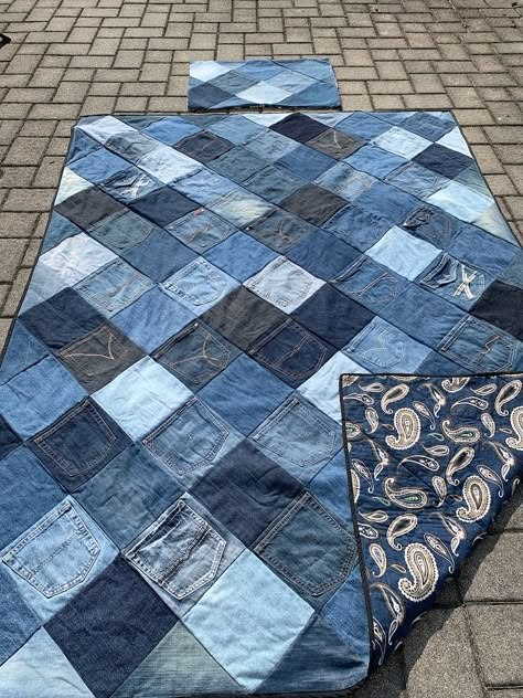 American Dream Jean Quilt & Sham W/ Varied Flannel Backings EVERY QUILT UNIQUE - Etsy Jean Quilt Ideas Simple, Jean Quilt Patterns, Quilt Jeans, Denim Bedding, Jean Quilt Ideas, Denim Quilt Ideas, Jeans Quilt, Blue Jean Crafts, Upcycled Denim Diy