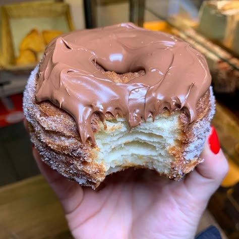 Cronut, Yummy Comfort Food, Think Food, Food Obsession, Cafe Food, Interesting Food Recipes, Yummy Food Dessert, Pretty Food, Sweet Snacks